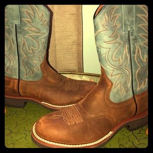 NWOB Ariat cowboy boots men’s 10B sky blue
